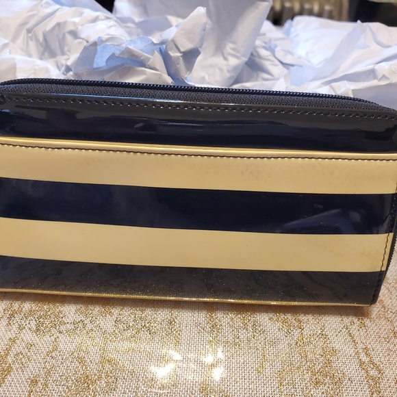 Kate Spade Penn Valley Neha Wallet - Picture 3 of 13